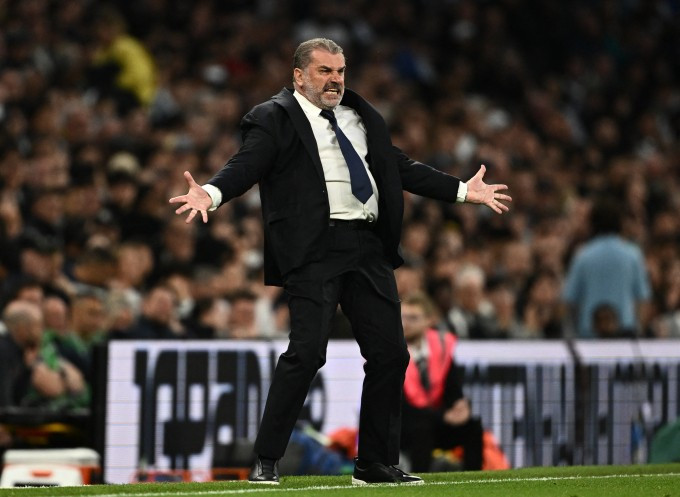 HLV Ange Postecoglou thất vọng ở trận đá bù vòng 34 Ngoại hạng Anh mùa trước, khi Tottenham thua Man City 0-2 trên sân nhà ngày 14/5. Ảnh: Reuters HLV Ange Postecoglou thất vọng ở trận đá bù vòng 34 Ngoại hạng Anh mùa trước, khi Tottenham thua Man City 0-2 trên sân nhà ngày 14/5. Ảnh: Reuters