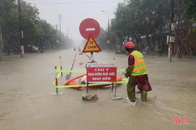 Bão số 5 gây mưa lớn, nhiều tuyến đường ở Hà Tĩnh ngập sâu. image-6997.jpg