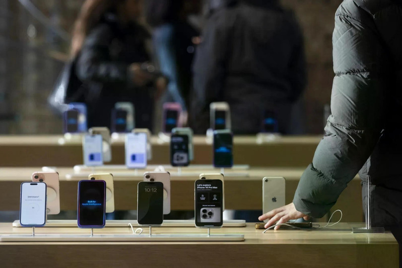 Apple đã lên kế hoạch tăng giá iPhone trong năm nay. Ảnh: Bloomberg. Apple đã lên kế hoạch tăng giá iPhone trong năm nay. Ảnh: Bloomberg.