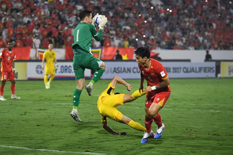 Malaysia nỗ lực nhưng vẫn chưa thể gây nhiều khó khăn cho tuyển Việt Nam. Ảnh: Việt Linh, Việt Hà.