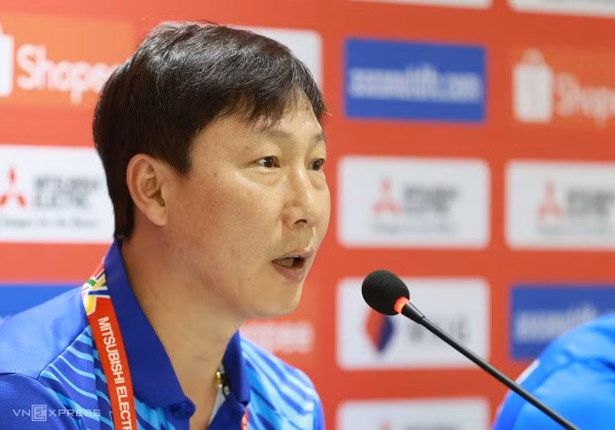 HLV Kim Sang-sik trong họp báo trưa 4/1/2025 trước trận lượt về chung kết ASEAN Cup 2024 giữa Việt Nam và Thái Lan. Ảnh: Đức Đồng
