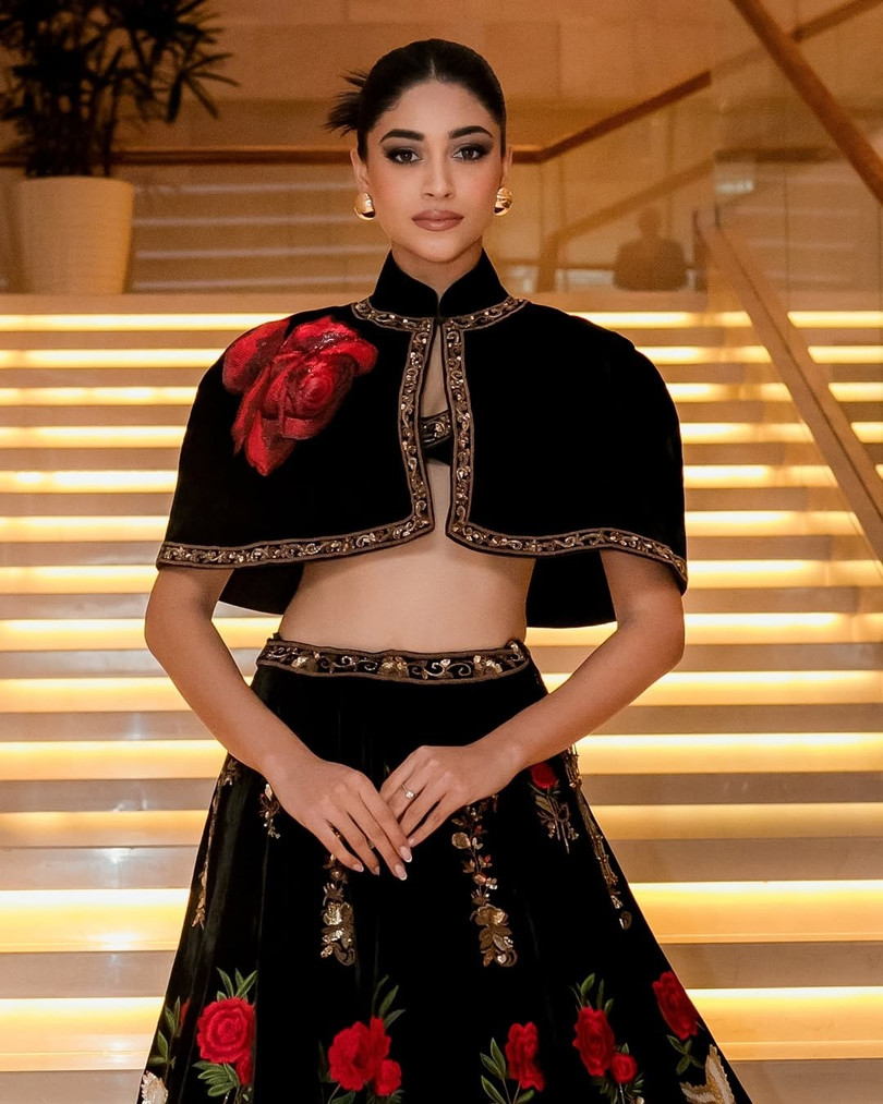 Đại diện nước chủ nhà Ấn Độ - Nandini Gupta - giành chiến thắng vòng thi Top Model ở khu vực châu Á và châu Đại Dương. Với thành tích này, mỹ nhân 21 tuổi chính thức giành một suất vào thẳng top 40 Miss World năm nay. Nandini Gupta giữ phong độ ổn định trong cuộc thi năm nay. Cô cao 1,75m, là sinh viên ngành Quản trị Kinh doanh tại Cao đẳng Lala Lajpat Rai. Ngoài ra, Nandini Gupta là người mẫu tại Ấn Độ. Ảnh: @nandiniguptaa13.