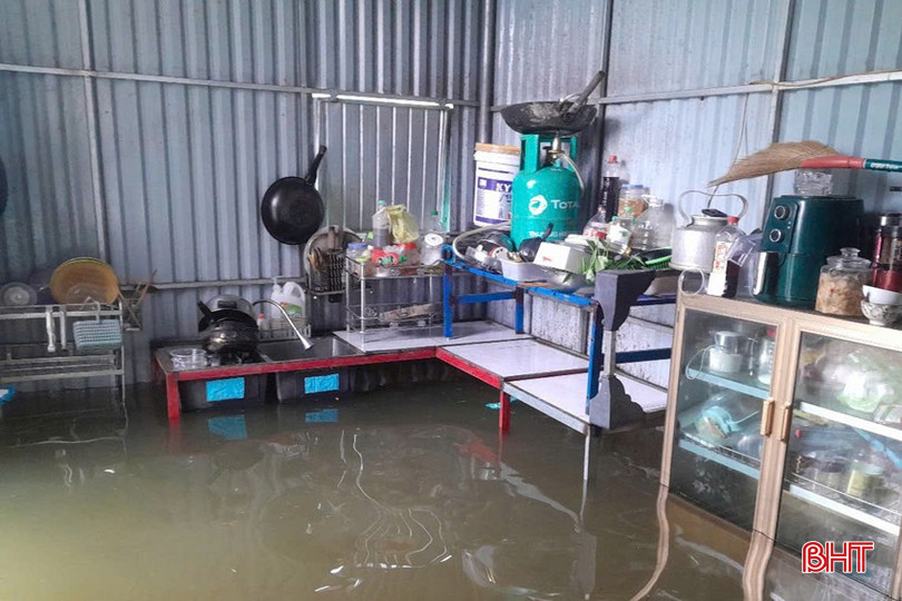 Nước tràn vào nhà dân. bqbht_br_3.jpg