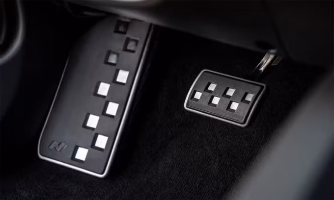 Bàn đạp trên xe điện Hyundai. Ảnh: Hyundai