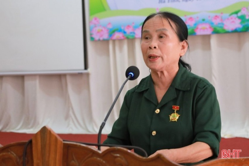 Bà Dương Thị Thìn - Phó Chủ tịch Hội Cựu TNXP tỉnh báo cáo sơ kết công tác hội. bqbht_br_1-1.jpg