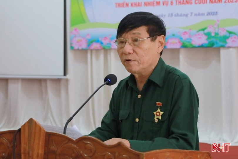 Ông Lê Văn Liêm - Chủ tịch Hội Cựu TNXP tỉnh ôn lại truyền thống lực lượng TNXP Việt Nam và TNXP Hà Tĩnh. bqbht_br_4.jpg