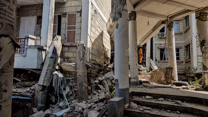 Hiện trường hoang tàn, đổ nát sau trận động đất tại Myanmar.