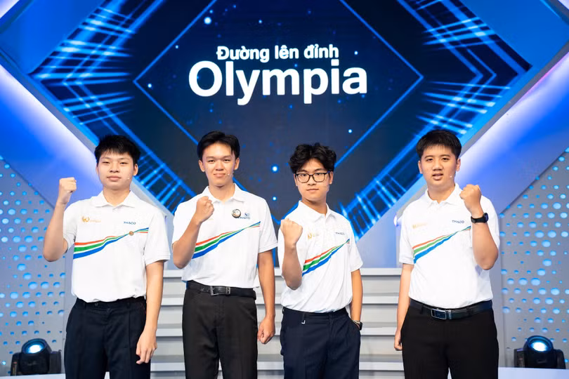 Bốn thí sinh tại trận chung kết Đường lên đỉnh Olympia.