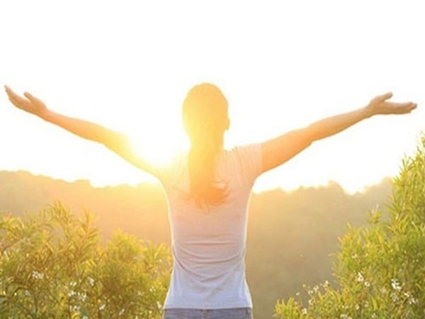 Ánh sáng mặt trời vào buổi sáng chứa nhiều vitamin D rất tốt cho hệ xương khớp. Ánh sáng mặt trời vào buổi sáng chứa nhiều vitamin D rất tốt cho hệ xương khớp.