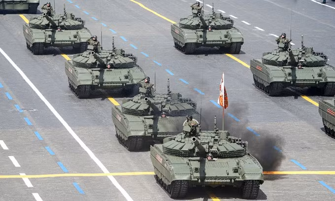 Xe tăng chủ lực T-72B3 trong lễ Duyệt binh Chiến thắng tại Moskva, Nga ngày 9/5. Ảnh: RIA Novosti