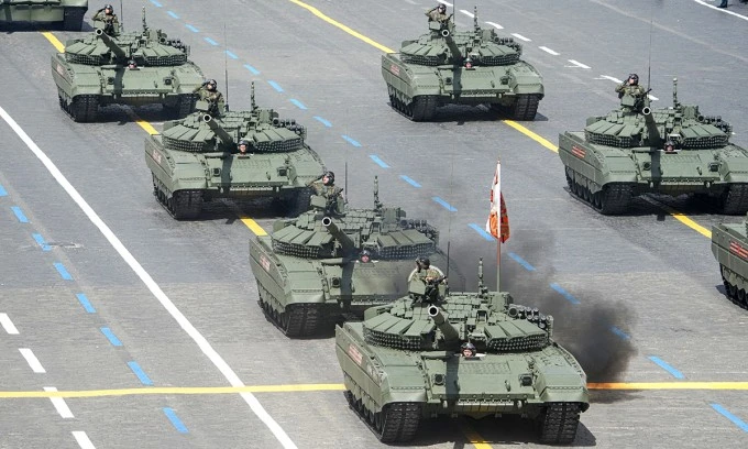 Xe tăng chủ lực T-72B3 trong lễ Duyệt binh Chiến thắng tại Moskva, Nga ngày 9/5. Ảnh: RIA Novosti