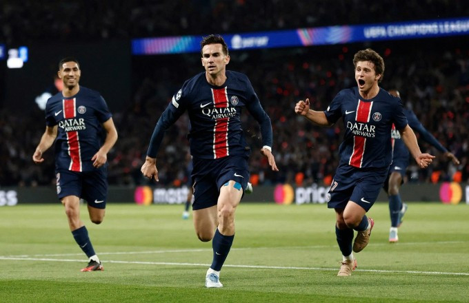 Cầu thủ PSG mừng bàn thắng vào lưới Arsenal ở lượt về bán kết Champions League trên sân Parc des Princes, thành phố Paris, Pháp tối 7/5/2025. Ảnh: Reuters Cầu thủ PSG mừng bàn thắng vào lưới Arsenal ở lượt về bán kết Champions League trên sân Parc des Princes, thành phố Paris, Pháp tối 7/5/2025. Ảnh: Reuters