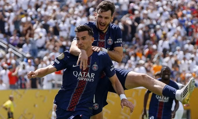Fabian Ruiz (trái) mừng bàn mở tỷ số cho PSG trước Real trên sân Metlife, East Rutherford, bang New Jersey, Mỹ trong trận bán kết FIFA Club World Cup ngày 9/7/2025. Ảnh: EPA