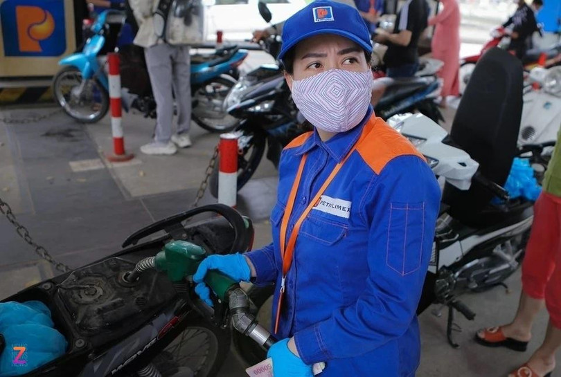 Giá xăng RON 95 trở lại mốc 20.000 đồng/lít. Ảnh: Việt Linh.