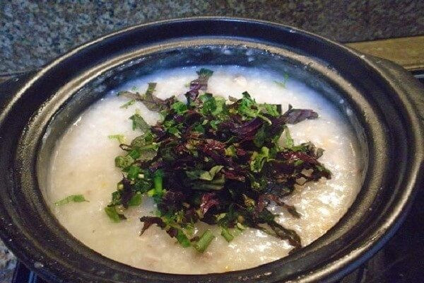 Cháo hành tía tô giải cảm.