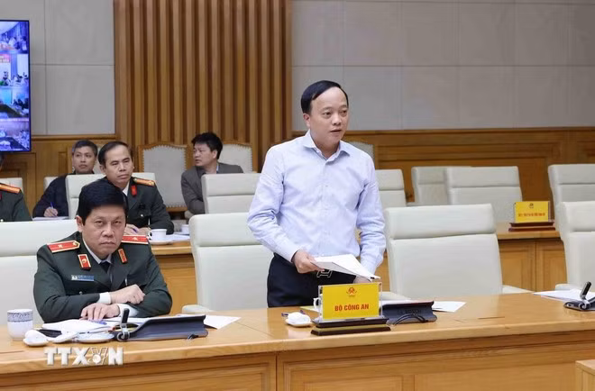 Trung tướng Đặng Hồng Đức, Thứ trưởng Bộ Công an phát biểu tại điểm cầu Chính phủ. (Ảnh: Phạm Kiên/TTXVN)