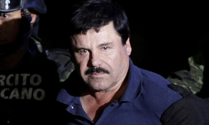 Trùm ma túy El Chapo khi bị áp tải đến Bộ Tư pháp ở thủ đô Mexico City hồi tháng 1/2016. Ảnh: Reuters Trùm ma túy El Chapo khi bị áp tải đến Bộ Tư pháp ở thủ đô Mexico City hồi tháng 1/2016. Ảnh: Reuters