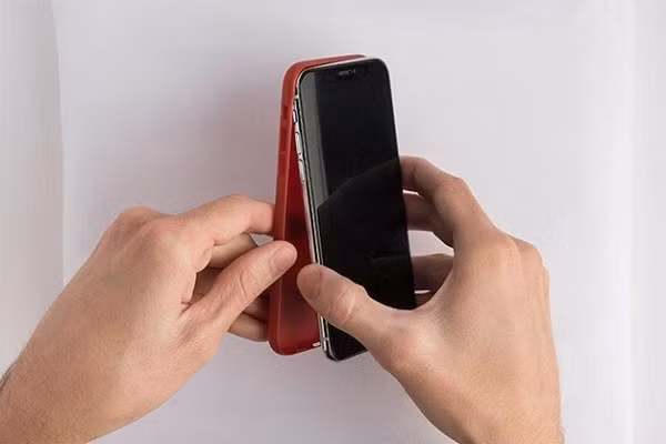 Tháo ốp lưng tạm thời để giảm nhiệt