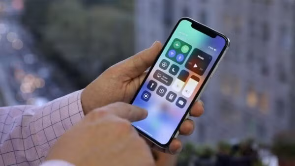 Duy trì những kết nối không dây liên tục dẫn đến tiêu hao năng lượng lớn