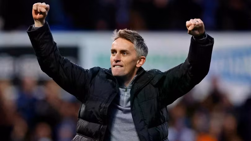 Kieran McKenna là HLV trẻ từng làm việc ở MU thời Mourinho và Ole Gunnar Solskjaer. Dù Ipswich xuống hạng, McKenna vẫn được đánh giá cao sau khi giúp đội bóng này thăng 2 hạng liên tiếp từ League One lên Premier League.