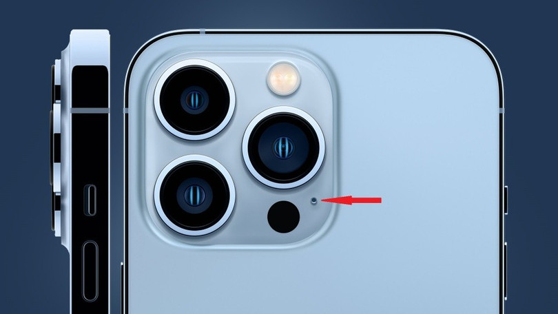 Chấm đen tí hon trên camera iPhone. Ảnh: SlashGear. Chấm đen tí hon trên camera iPhone. Ảnh: SlashGear.