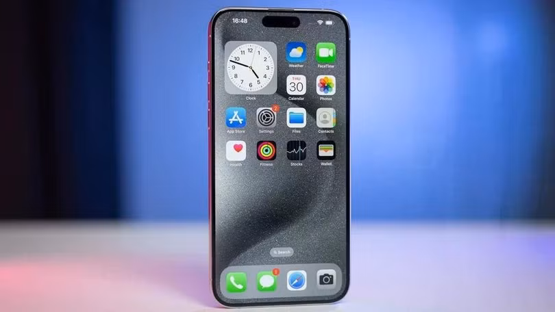 iPhone 15 Pro Max dẫn đầu danh sách điện thoại bán chạy nhất 6 tháng đầu năm 2024. Ảnh: Phone Arena.