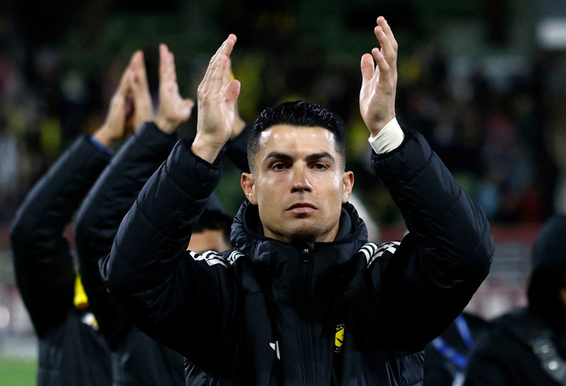 Ronaldo tỏ thái độ bất mãn. Ảnh: Reuters.
