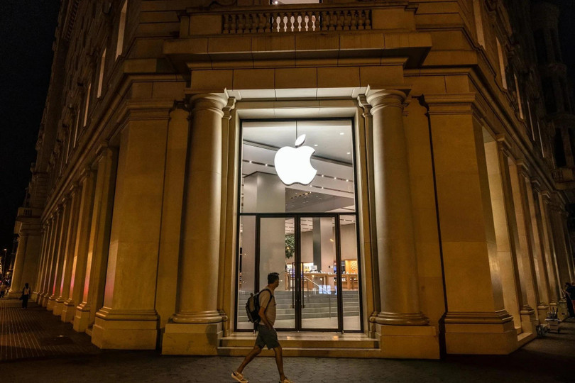 Apple đang tìm giải pháp thay thế để tránh tăng giá iPhone 18. Ảnh: Bloomberg.