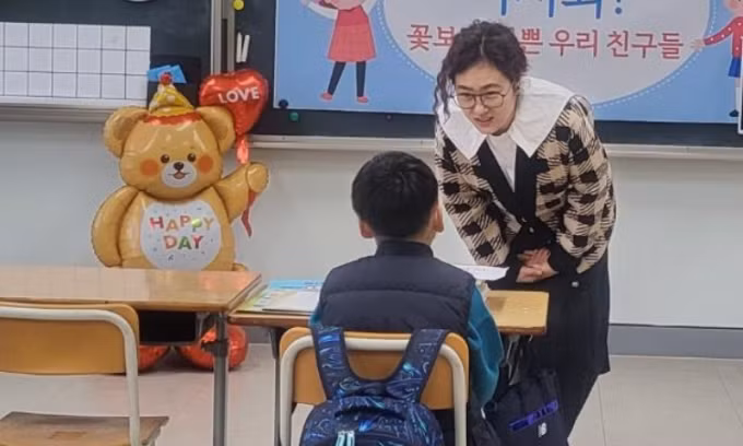 Lễ khai giảng với bé A là học sinh duy nhất ở Gwangju, Hàn Quốc. Ảnh: Yonhap