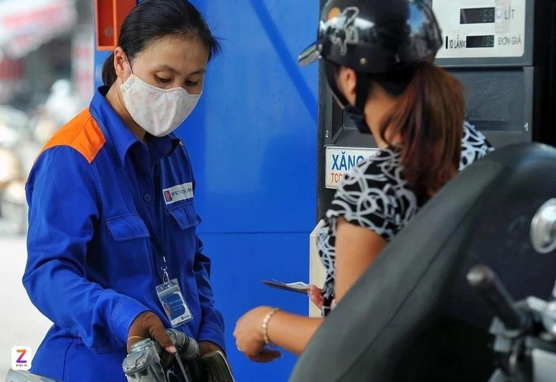 Xăng RON 95 được bán với giá 18.630 đồng. Ảnh: Việt Linh.