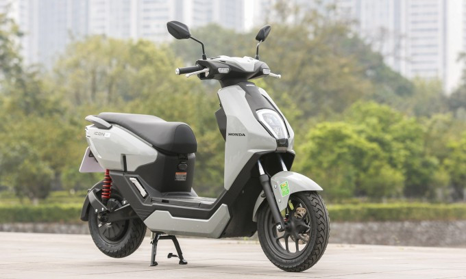 ICON e:, mẫu xe máy điện đầu tiên của Honda mở bán tại Việt Nam. Ảnh: Lương Dũng ICON e:, mẫu xe máy điện đầu tiên của Honda mở bán tại Việt Nam. Ảnh: Lương Dũng
