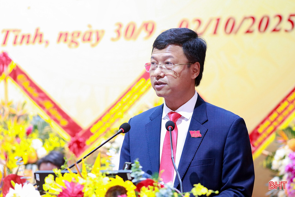 Đồng chí Phan Duy Vĩnh trình bày Dự thảo Nghị quyết Đại hội đại biểu Đảng bộ tỉnh lần thứ XX. bqbht_br_phan-duy-vinh.jpg