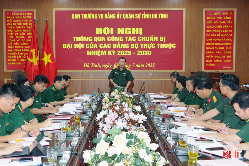 Đại tá Võ Quang Thiện - Chính ủy Bộ CHQS tỉnh chủ trì hội nghị. bqbht_br_1.jpg