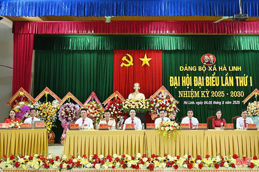 Đoàn chủ tịch và đoàn thư ký đại hội. bqbht_br_ee1ec8803d1cb442ed0d.jpg