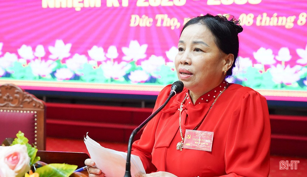 Đồng chí Trần Thị Thảo - Chi bộ Tổ dân phố 1 phát biểu tham luận. bqbht_br_1234.jpg
