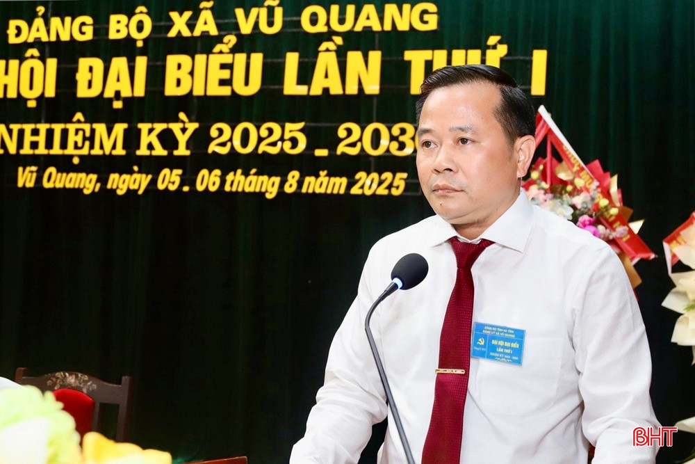 Đại tá Nguyễn Xuân Thắng - Chỉ huy trưởng Bộ CHQS tỉnh phát biểu chỉ đạo tại đại hội. bqbht_br_img-3253.jpg
