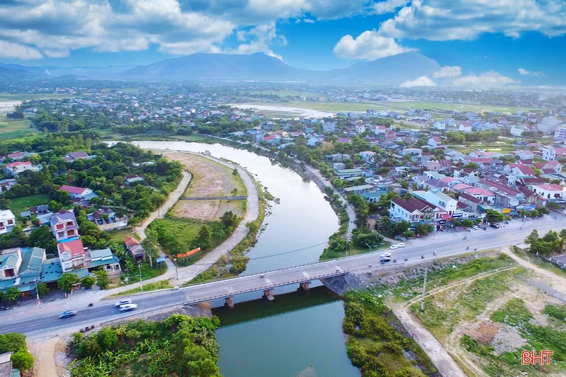 TX Kỳ Anh đầu tư lắp đặt hệ thống cổng vòm trang trí tại các phường trung tâm