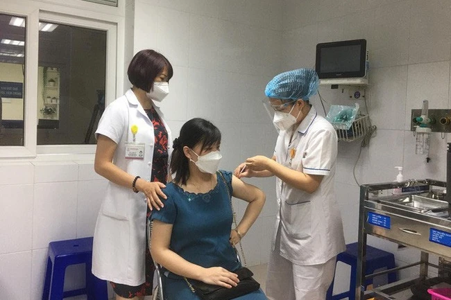 Thai phụ bị sốt sau tiêm vaccine COVID-19 có nên dùng thuốc?