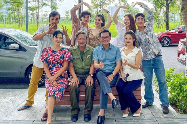 Hậu trường vui vẻ của phim “Ngày mai bình yên” trong ngày đóng máy