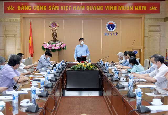 Bộ Y tế họp chuẩn bị chiến lược phòng chống dịch năm 2022
