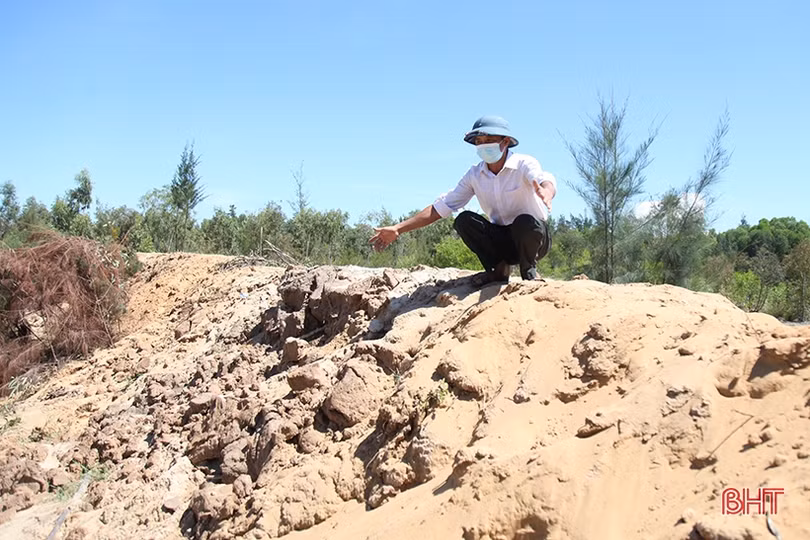 Sạt lở bờ bao bãi chứa chất thải mỏ sắt lớn nhất Đông Nam Á tại Hà Tĩnh, người dân bất an!