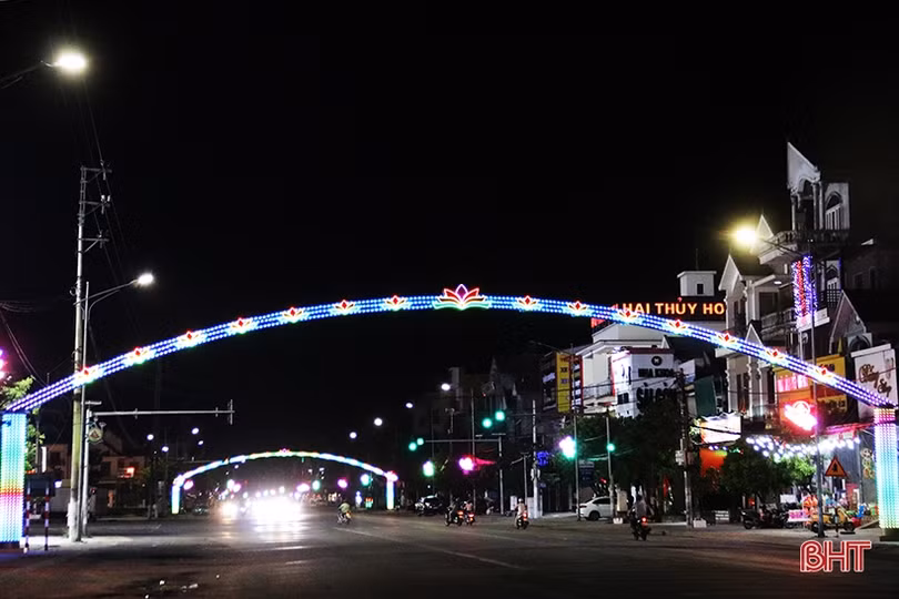 TX Kỳ Anh đầu tư lắp đặt hệ thống cổng vòm trang trí tại các phường trung tâm