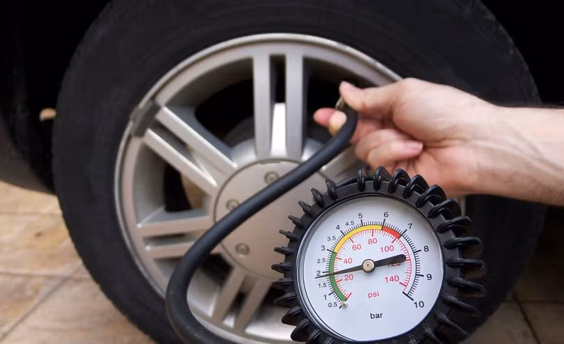 Những cách kiểm tra lốp xe ô tô bị xì hơi