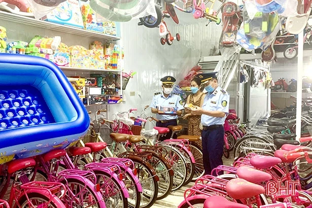 Thị trường tết Trung thu ở Hà Tĩnh: Vẫn còn nhiều đồ chơi trẻ em không rõ nguồn gốc