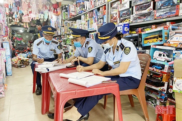 Thị trường tết Trung thu ở Hà Tĩnh: Vẫn còn nhiều đồ chơi trẻ em không rõ nguồn gốc