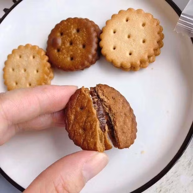 Tại sao trên bánh quy có những lỗ nhỏ? Lý do quá bất ngờ!