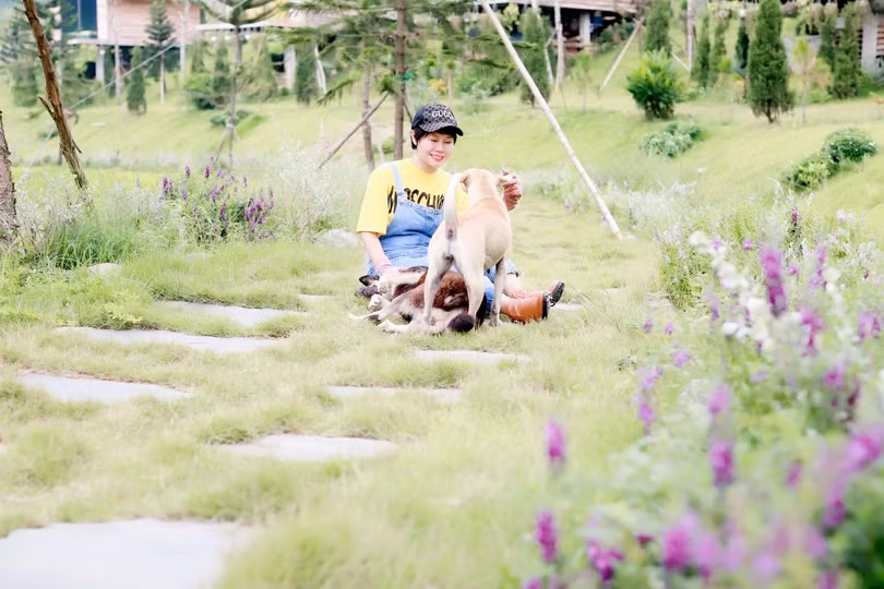 Cặp vợ chồng bỏ phố về quê, mở trang trại 1 ha