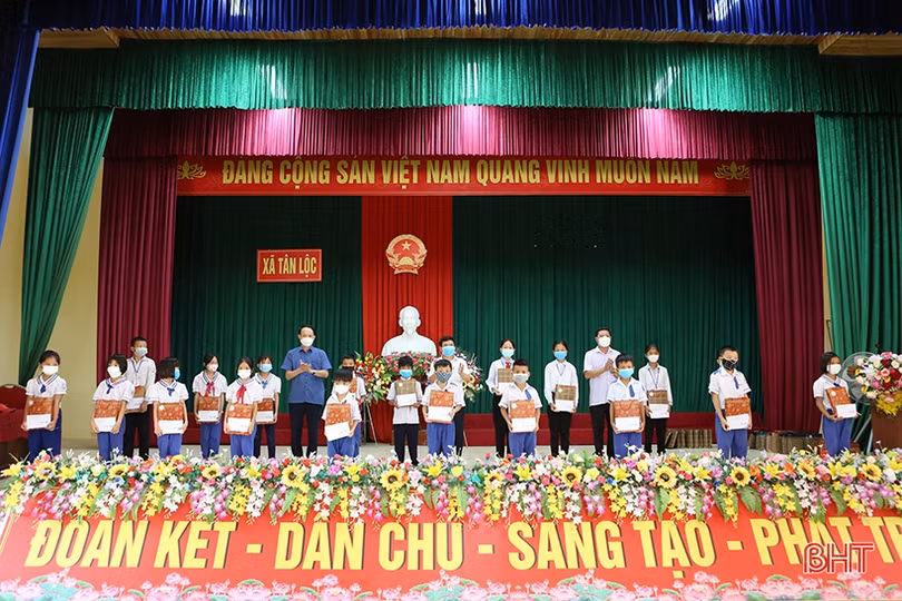 Trẻ em Hà Tĩnh đón tết Trung thu trong ấm áp yêu thương