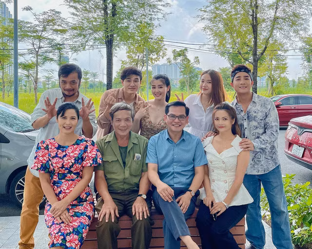 Hậu trường vui vẻ của phim “Ngày mai bình yên” trong ngày đóng máy