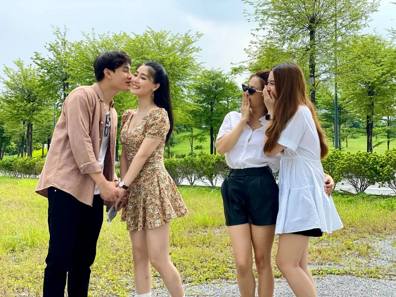 Hậu trường vui vẻ của phim “Ngày mai bình yên” trong ngày đóng máy